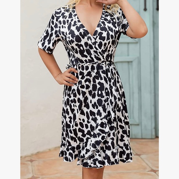 Printed Leopard V-Neck Short Sleeve Ruffled Hem Mini, fits like sm/med. - Picture 2 of 7